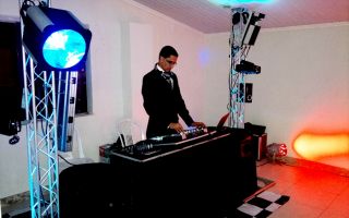 DJ MARCINHO SALVADOR  SOM , ILUMINAÇÃO e PROJEÇÃO