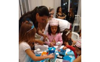 recreação com tema da festa infantil