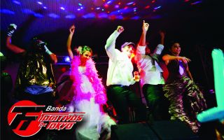 Um show de festa! Banda Fugitivos de Tokyo!