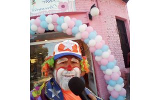 palhaço locutor , animação porta de loja