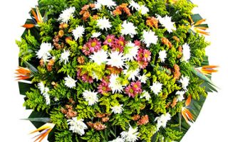 Cemitério da Saudade em Belo Horizonte coroa de flores BH